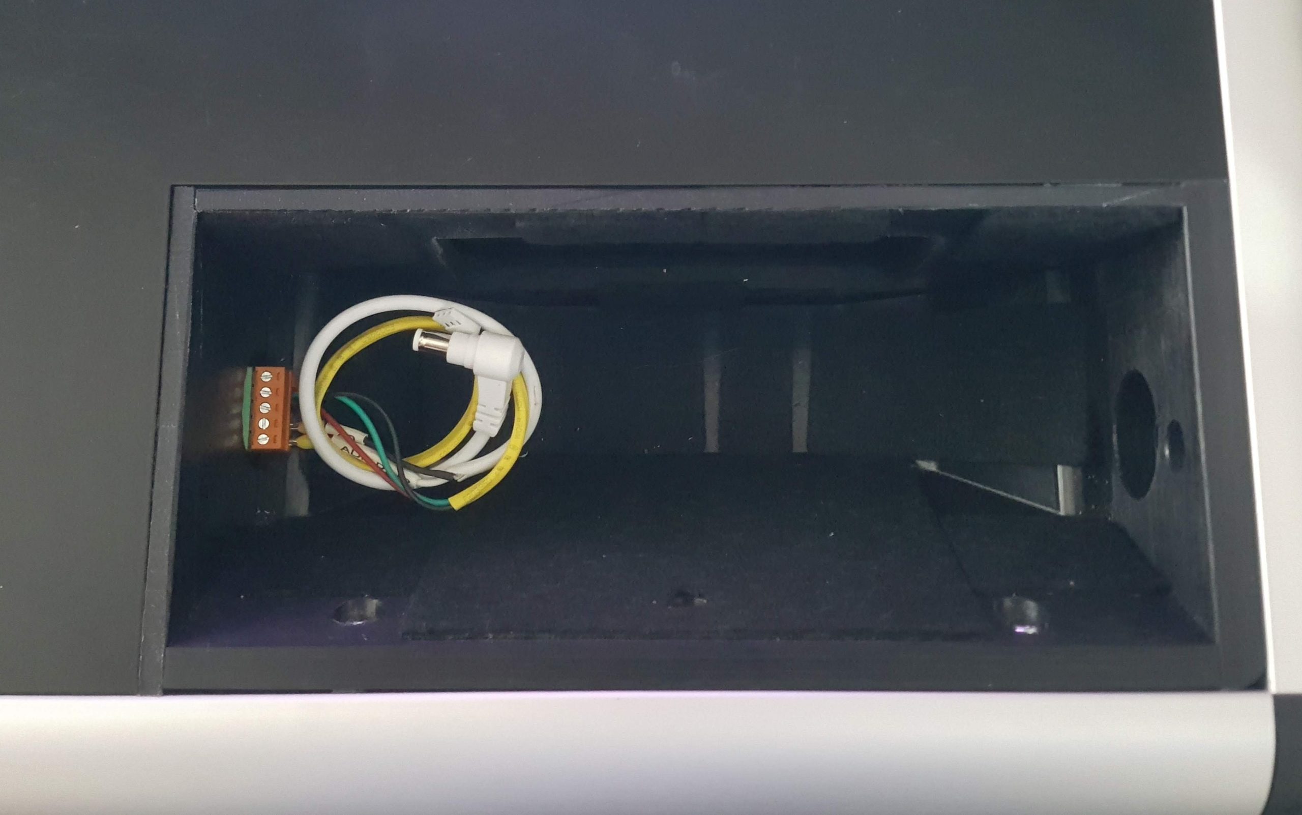 DUT craddel with power cables